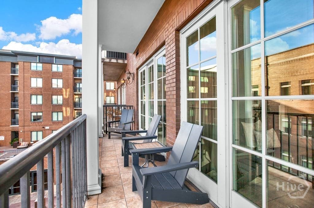 165 W Bay Street 402
