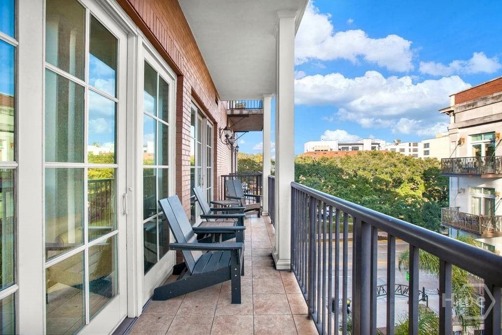 165 W Bay Street 402