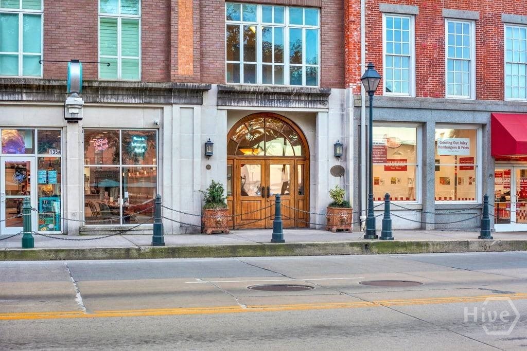 165 W Bay Street 402