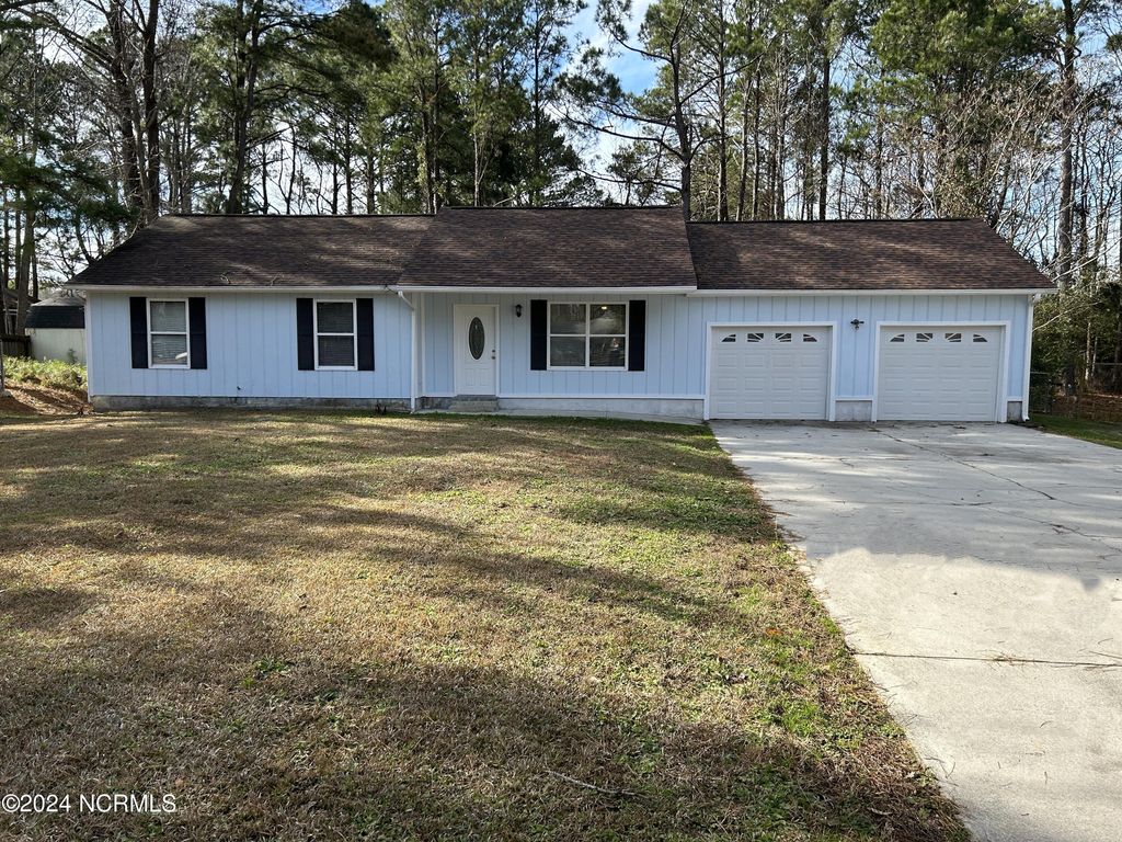Photo of 101 Wildwood Court, Hubert, NC 28539 (MLS # 100548306)