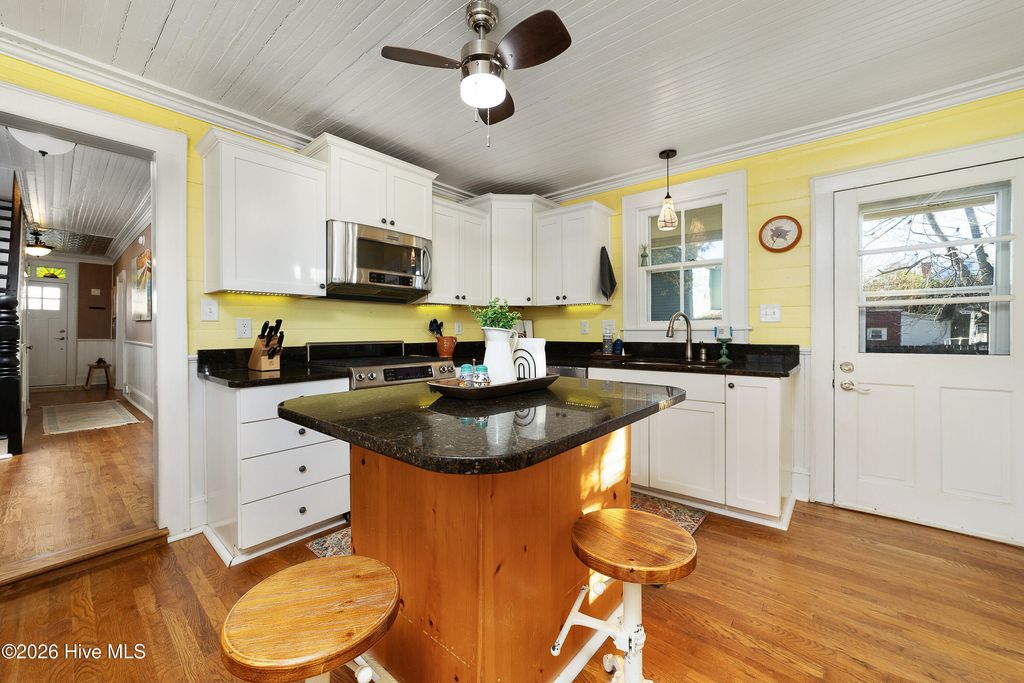 Photo of 813 N Craven Street, New Bern, NC 28560 (MLS # 100549243)