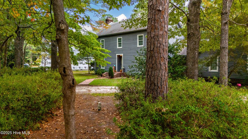 Photo of 2011 Williamson Drive, New Bern, NC 28562 (MLS # 100532235)