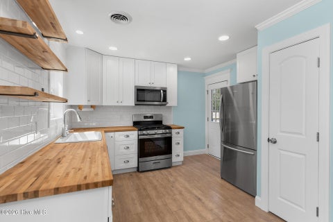 Tiny photo for 2017 Burnett Boulevard, Wilmington, NC 28401 (MLS # 100604498)