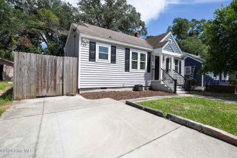 Tiny photo for 2017 Burnett Boulevard, Wilmington, NC 28401 (MLS # 100604498)