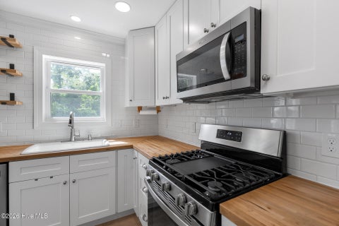 Tiny photo for 2017 Burnett Boulevard, Wilmington, NC 28401 (MLS # 100604498)