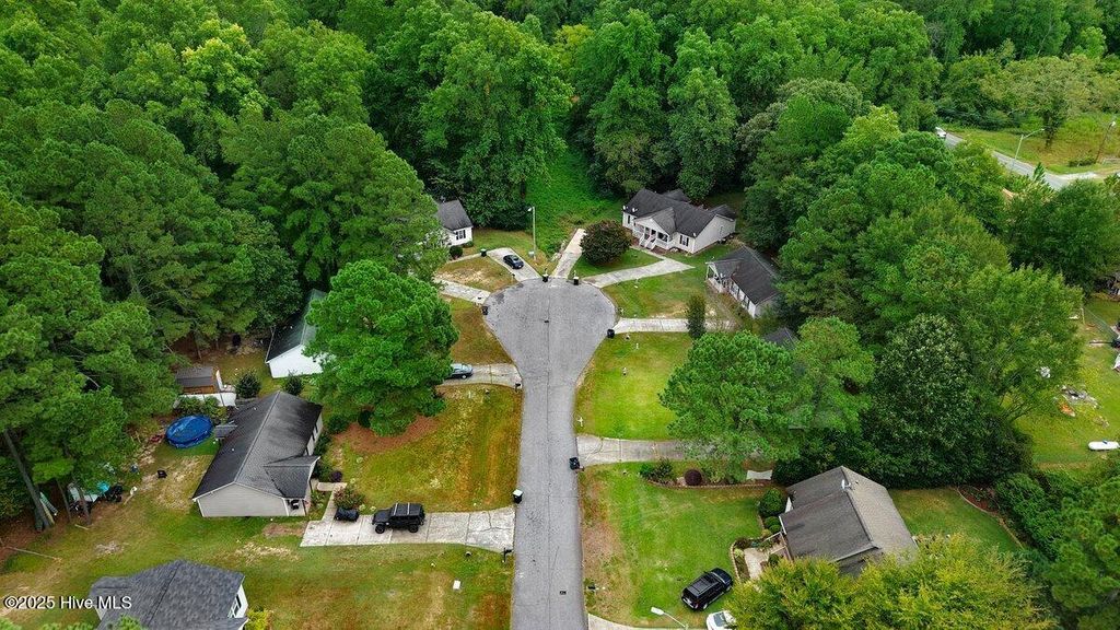 Photo of 147 Creekside Drive, Four Oaks, NC 27524 (MLS # 100532788)