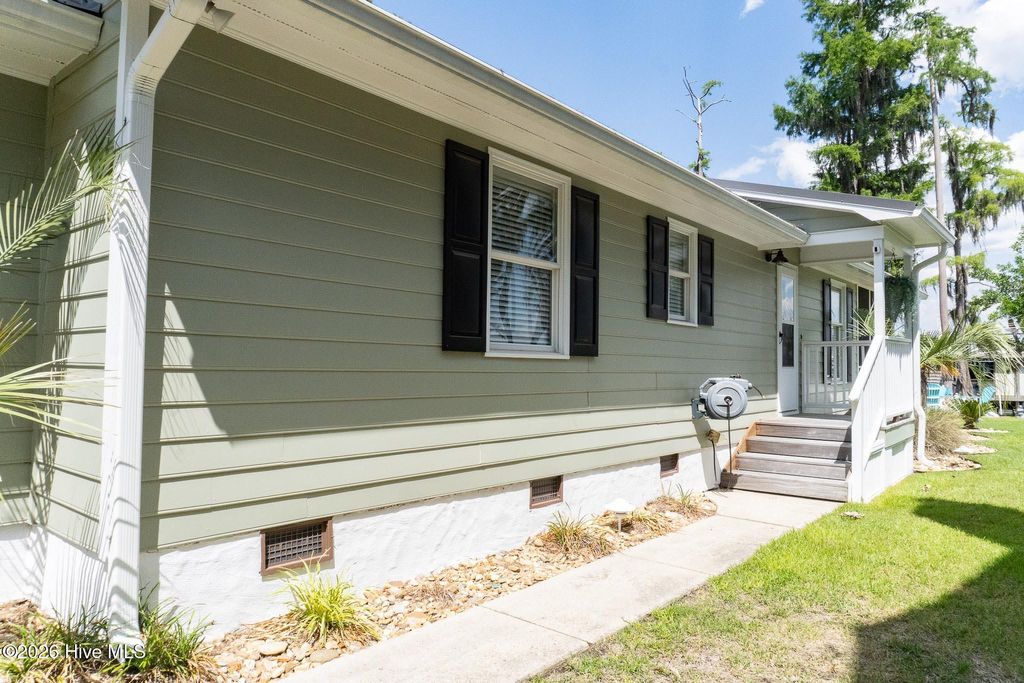 Photo of 193 Turtle Cove Drive, Elizabethtown, NC 28337 (MLS # 100574661)