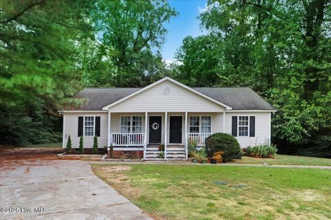 Homes For Sale - 155 Creekside Drive<br/> Four Oaks, NC 27524