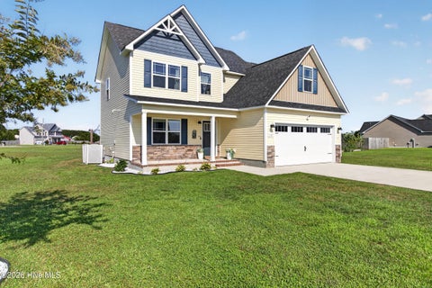 Homes For Sale - 114 Woodwater Drive<br/> Richlands, NC 28574