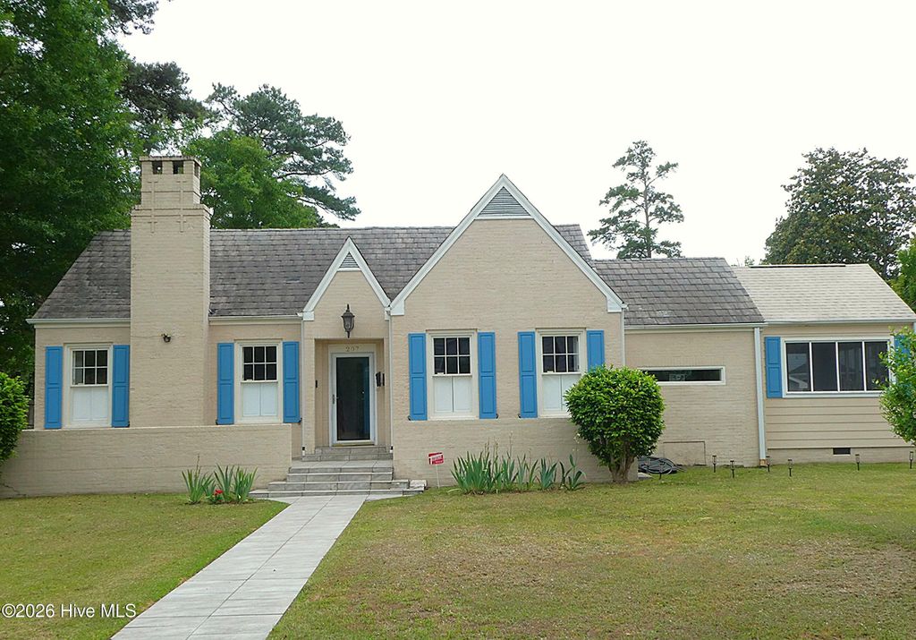 Photo of 207 W 18th Street, Lumberton, NC 28358 (MLS # 100575397)