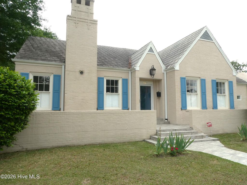 Photo of 207 W 18th Street, Lumberton, NC 28358 (MLS # 100575397)