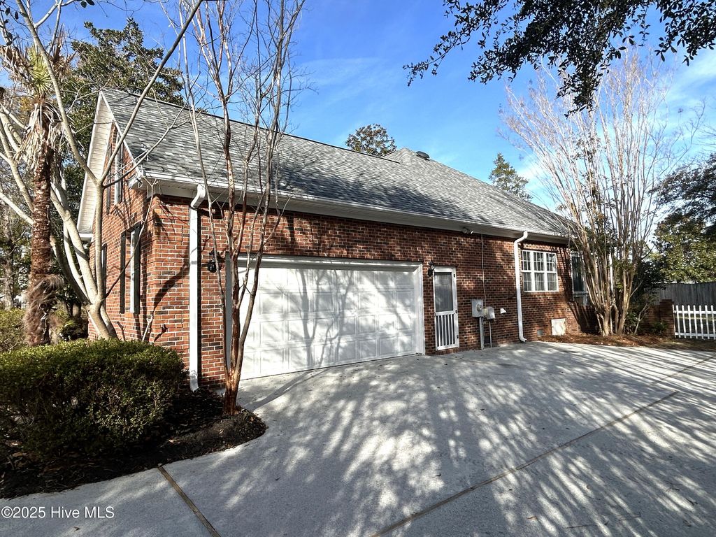 Photo of 4921 Crosswinds Drive, Wilmington, NC 28409 (MLS # 100546134)