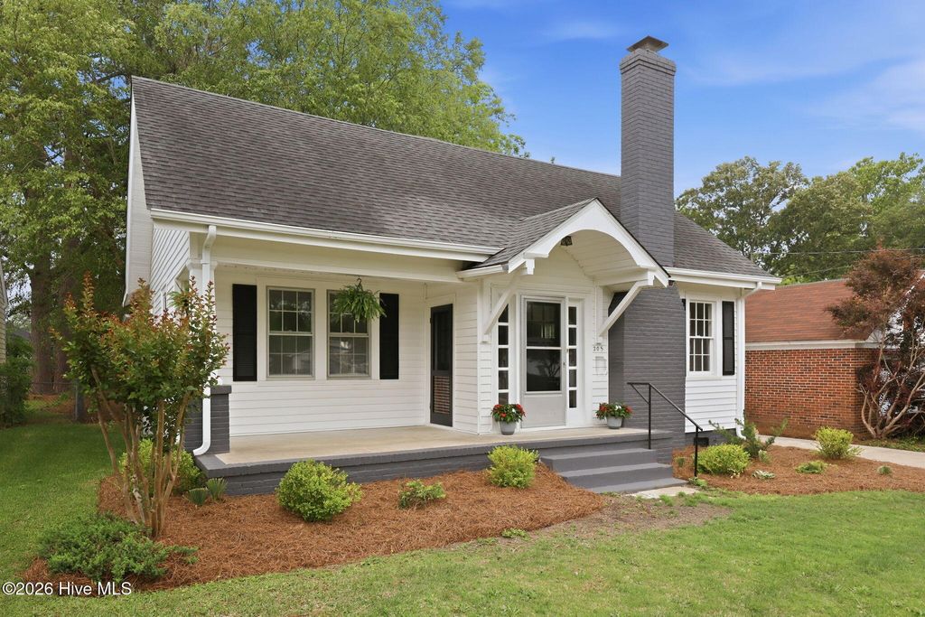 Photo of 205 E 11th Street, Washington, NC 27889 (MLS # 100574163)