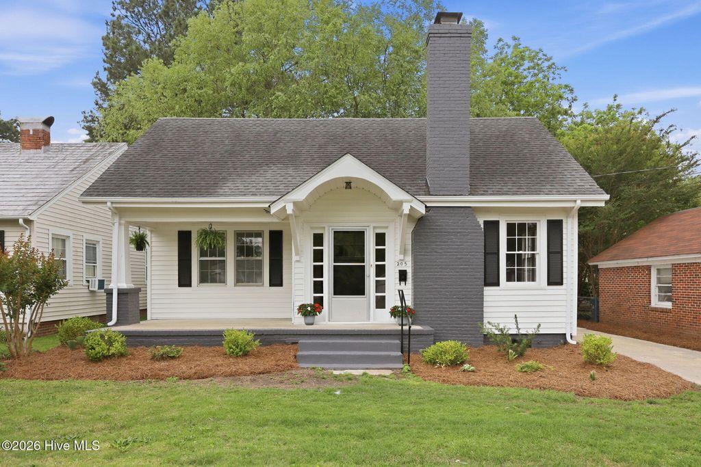 Photo of 205 E 11th Street, Washington, NC 27889 (MLS # 100574163)