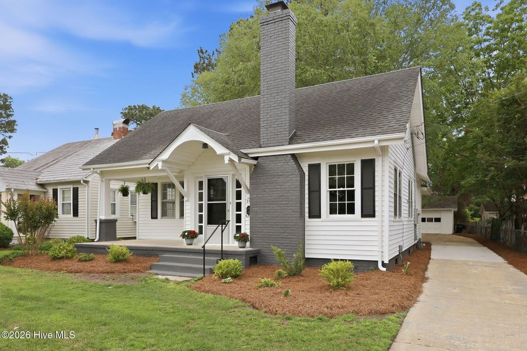 Photo of 205 E 11th Street, Washington, NC 27889 (MLS # 100574163)