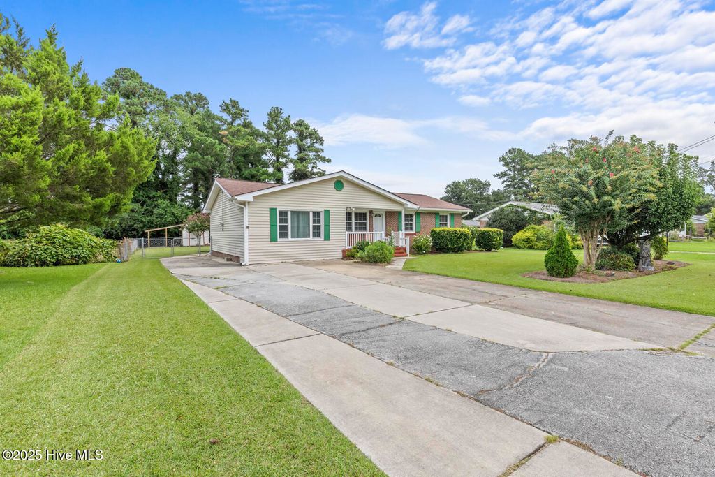 Photo of 113 Princeton Drive, Jacksonville, NC 28546 (MLS # 100530678)