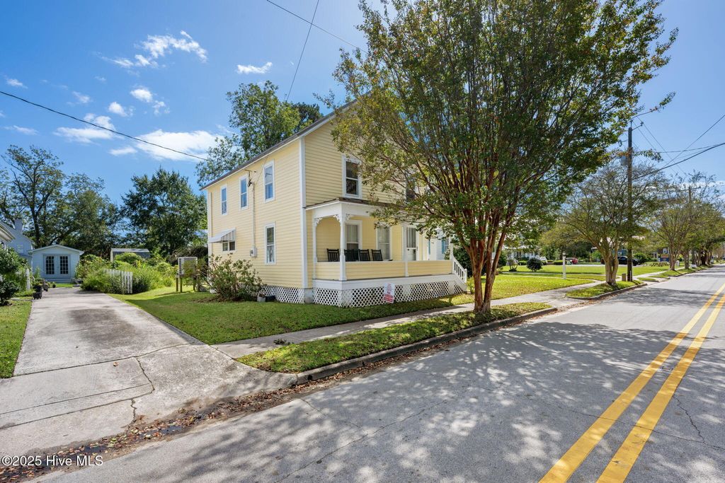 Photo of 506 Broad Street, Oriental, NC 28571 (MLS # 100558951)