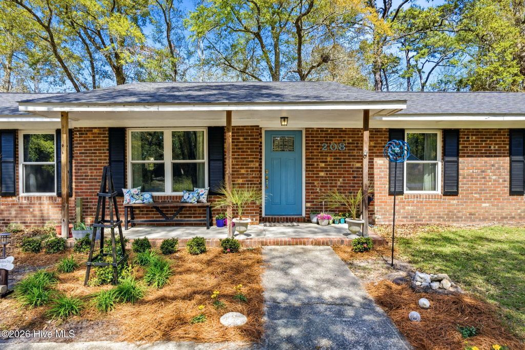 Photo of 208 Yaupon Drive, Southport, NC 28461 (MLS # 100564618)