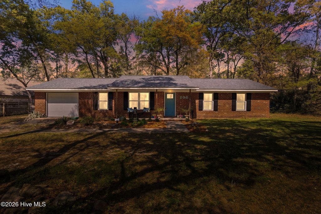 Photo of 208 Yaupon Drive, Southport, NC 28461 (MLS # 100564618)