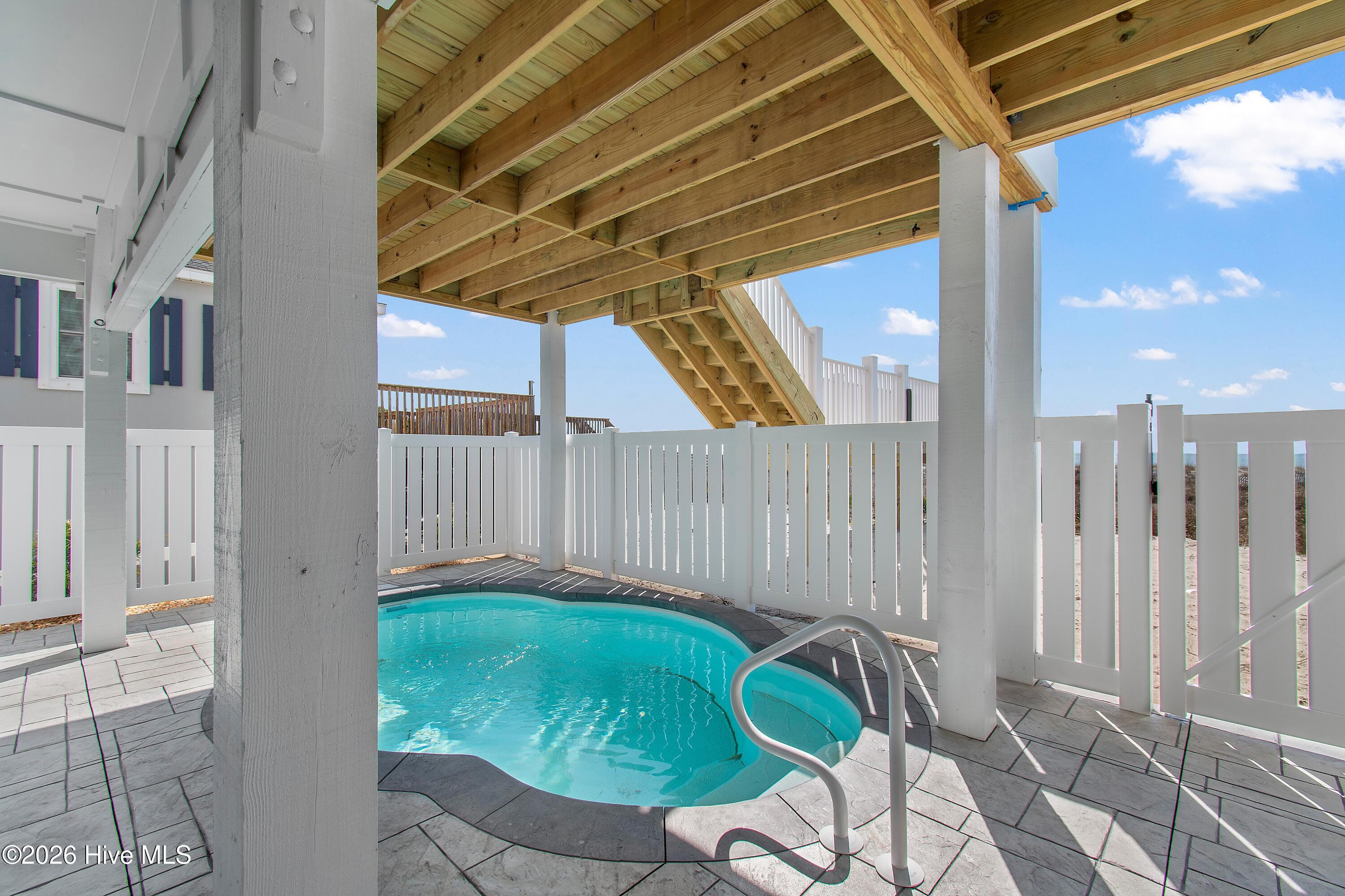 105 Ocean Boulevard W