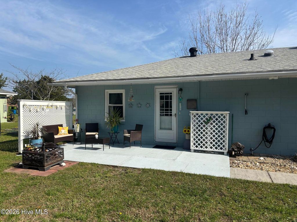 Photo of 923 N Yaupon Terrace, Morehead City, NC 28557 (MLS # 100563231)