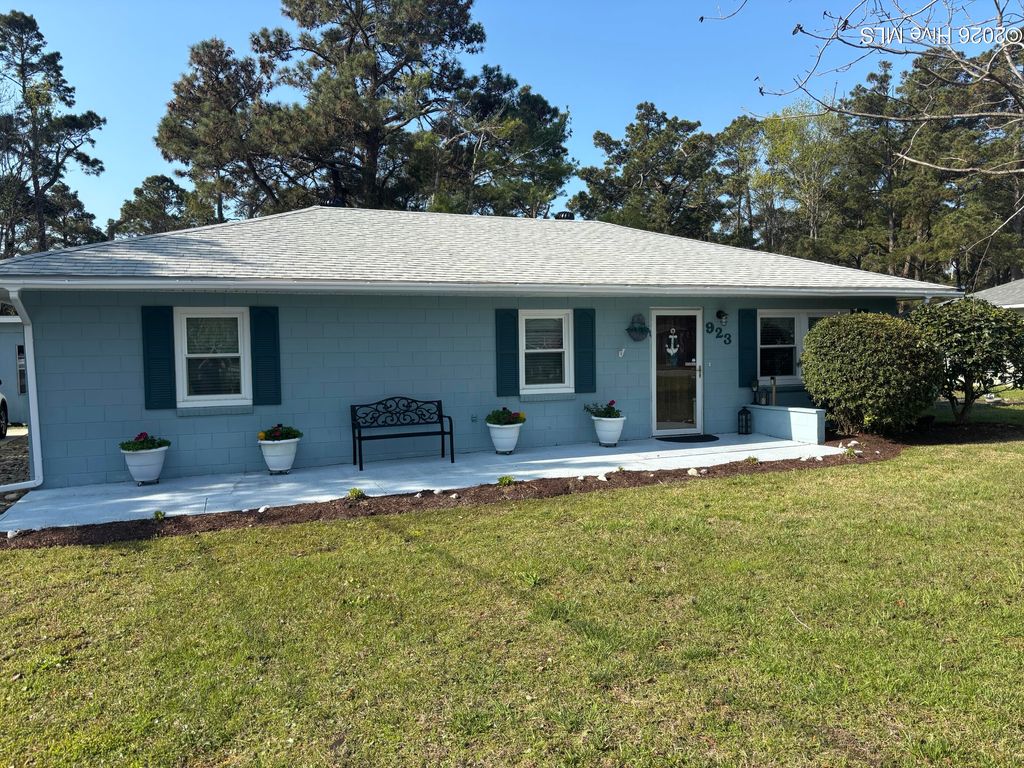 Photo of 923 N Yaupon Terrace, Morehead City, NC 28557 (MLS # 100563231)