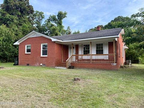 Homes For Sale - 105 Rhodes Street<br/> Williamston, NC 27892