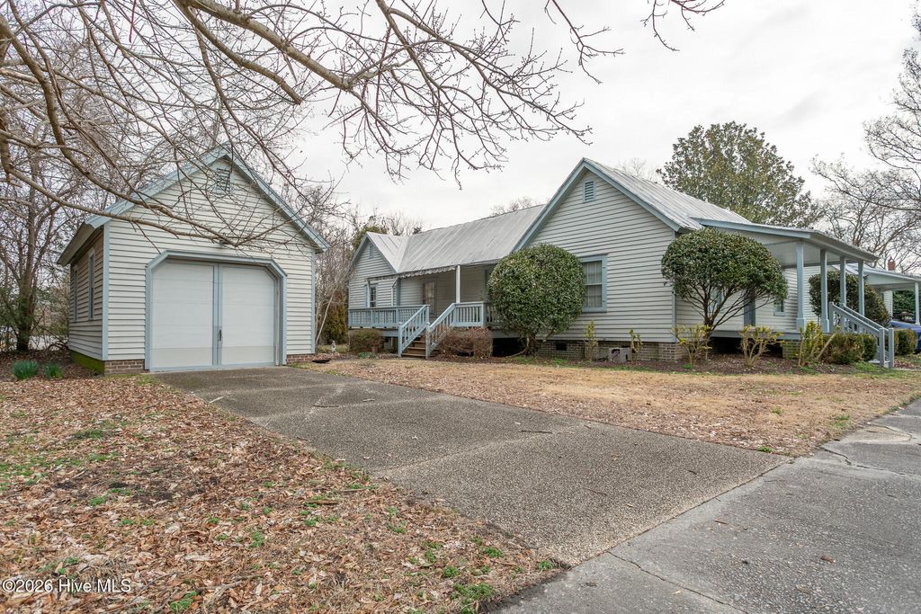 Photo of 405 Phillips Street, Edenton, NC 27932 (MLS # 100556052)