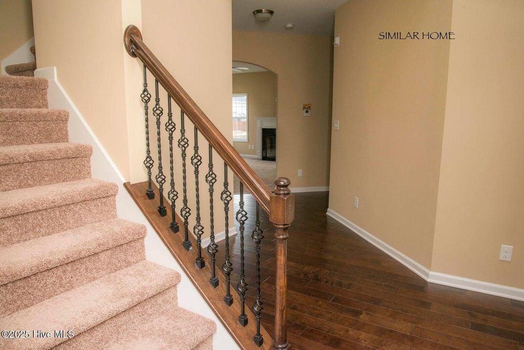 Photo of 931 Farmyard Garden Drive, Jacksonville, NC 28546 (MLS # 100542991)