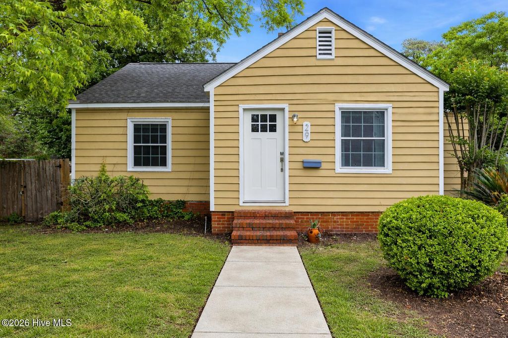 Photo of 29 Madison Street, Wilmington, NC 28401 (MLS # 100575991)