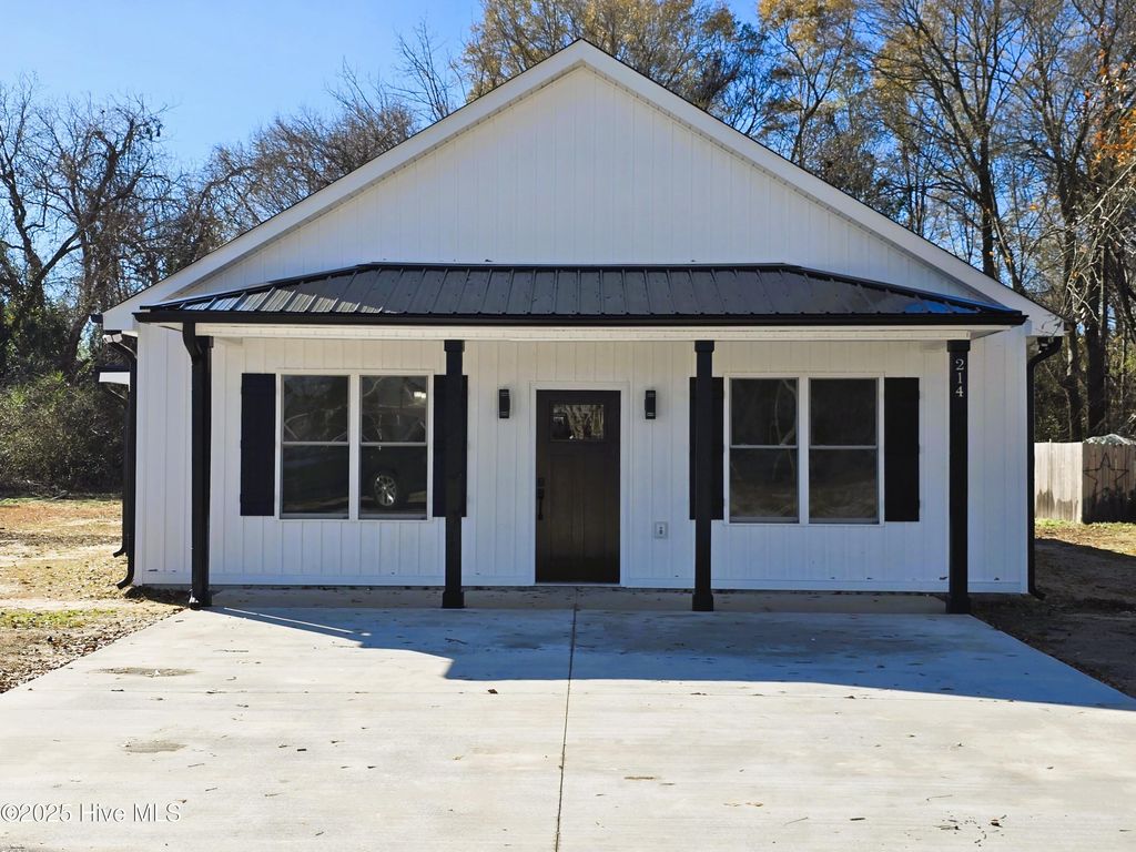 Photo of 214 E Railroad Street, La Grange, NC 28551 (MLS # 100546179)