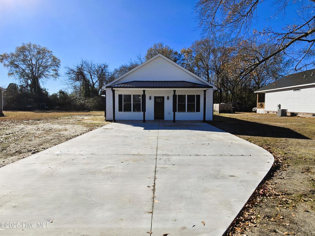 Photo of 214 E Railroad Street, La Grange, NC 28551 (MLS # 100546179)