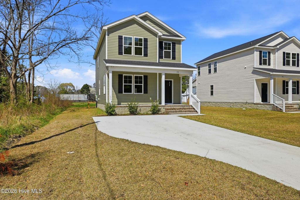 Photo of 706 W Hayes Street, Burgaw, NC 28425 (MLS # 100585885)