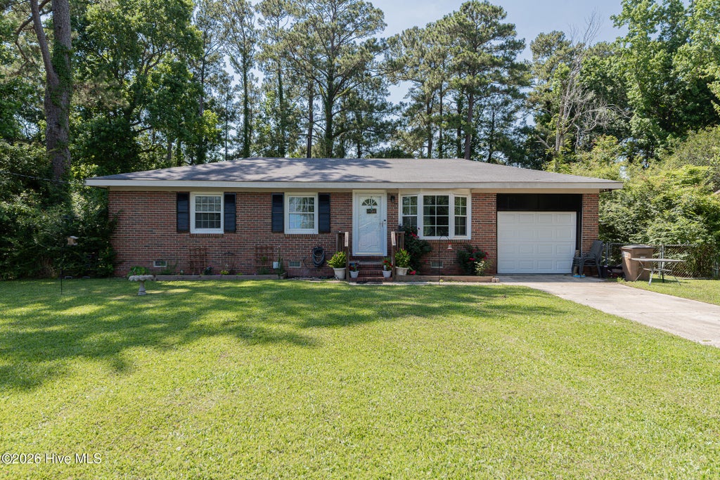 Photo of 35 Victoria Road, Jacksonville, NC 28546 (MLS # 100581179)