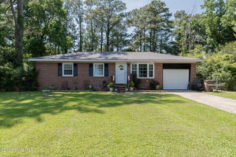 Homes For Sale - 35 Victoria Road<br/> Jacksonville, NC 28546