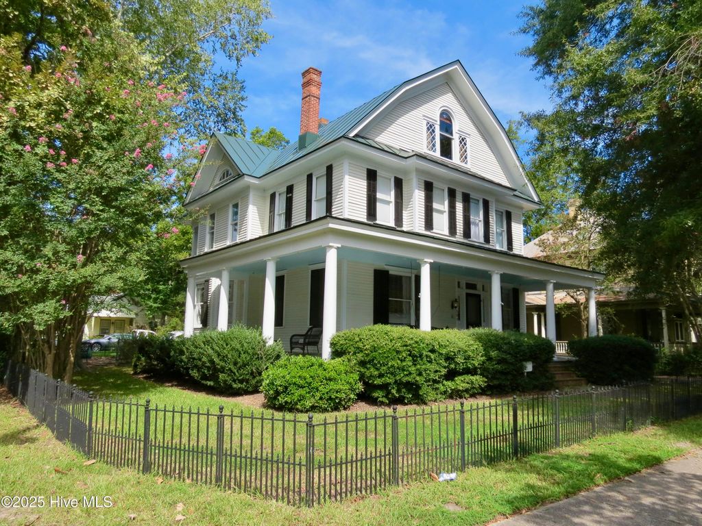 Photo of 301 N Granville Street, Edenton, NC 27932 (MLS # 100529398)