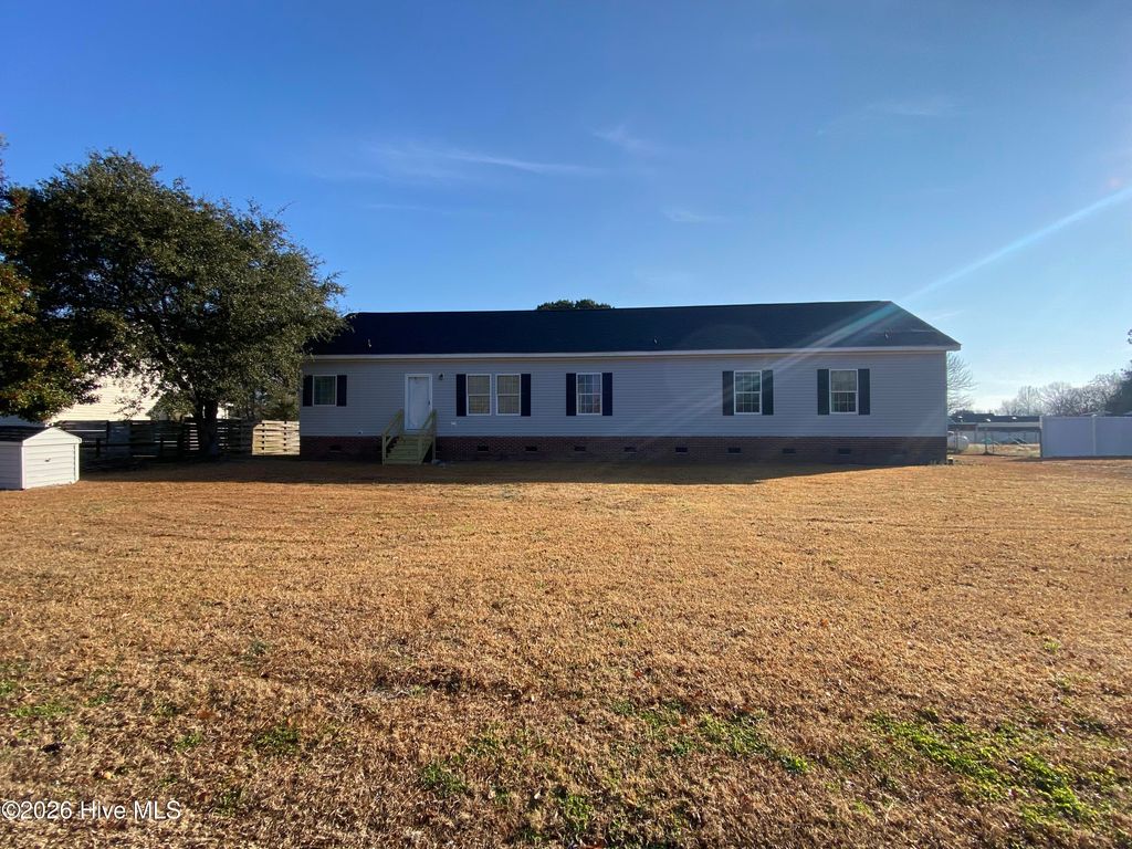 Photo of 152 Meadowlark Lane, Newport, NC 28570 (MLS # 100548030)