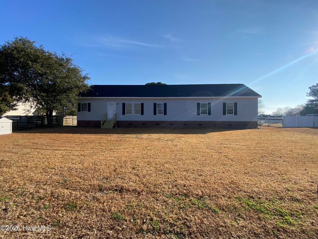Photo of 152 Meadowlark Lane, Newport, NC 28570 (MLS # 100548030)