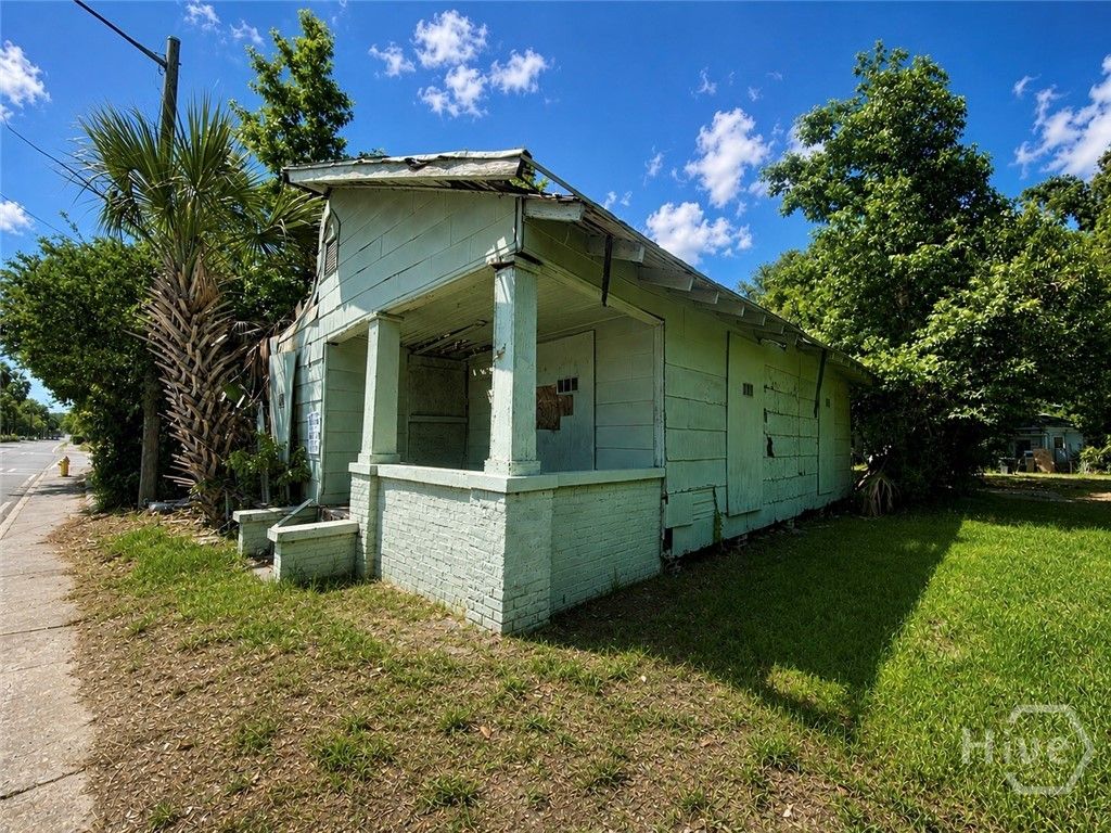 Photo of 1022 W Victory Drive, Savannah, GA 31415 (MLS # SA356421)