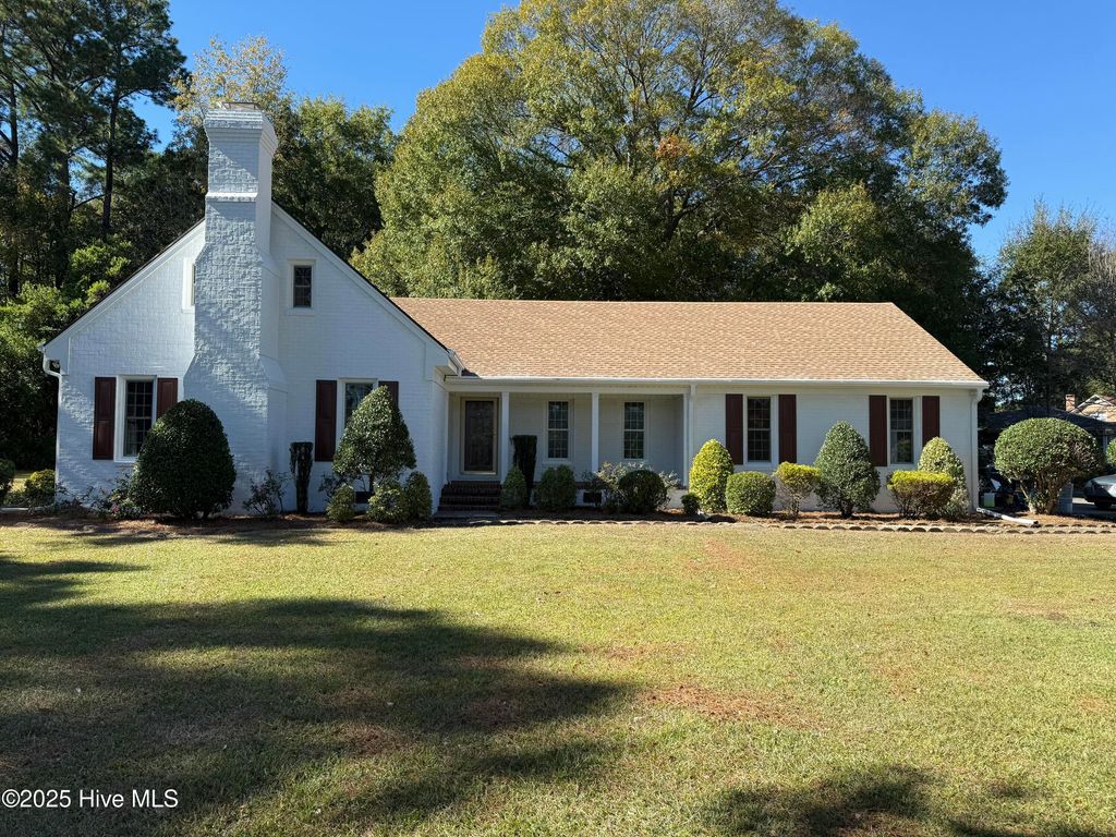 Photo of 101 Forest Drive, Clinton, NC 28328 (MLS # 100539335)