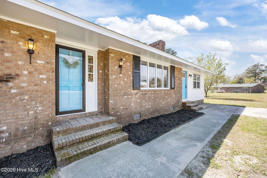 Photo of 412 Crows Nest Lane, Sneads Ferry, NC 28460 (MLS # 100562789)