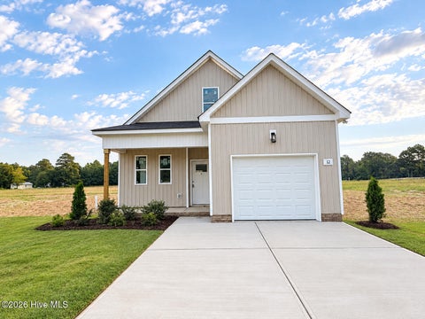 Homes For Sale - 12 W Coulter Court<br/> Selma, NC 27576