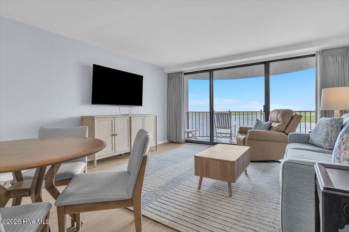 322 Causeway Drive Ste 407