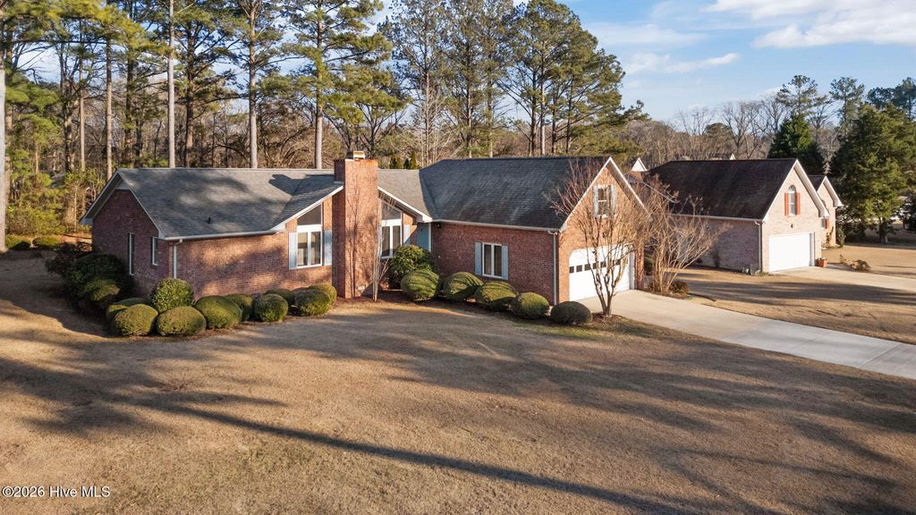 Photo of 212 Pinewood Drive, New Bern, NC 28562 (MLS # 100552050)