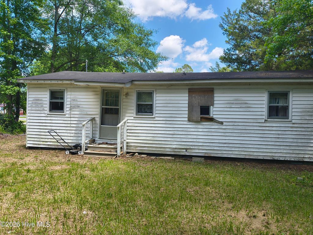 Photo of 104 Maple Avenue, Maysville, NC 28555 (MLS # 100575086)