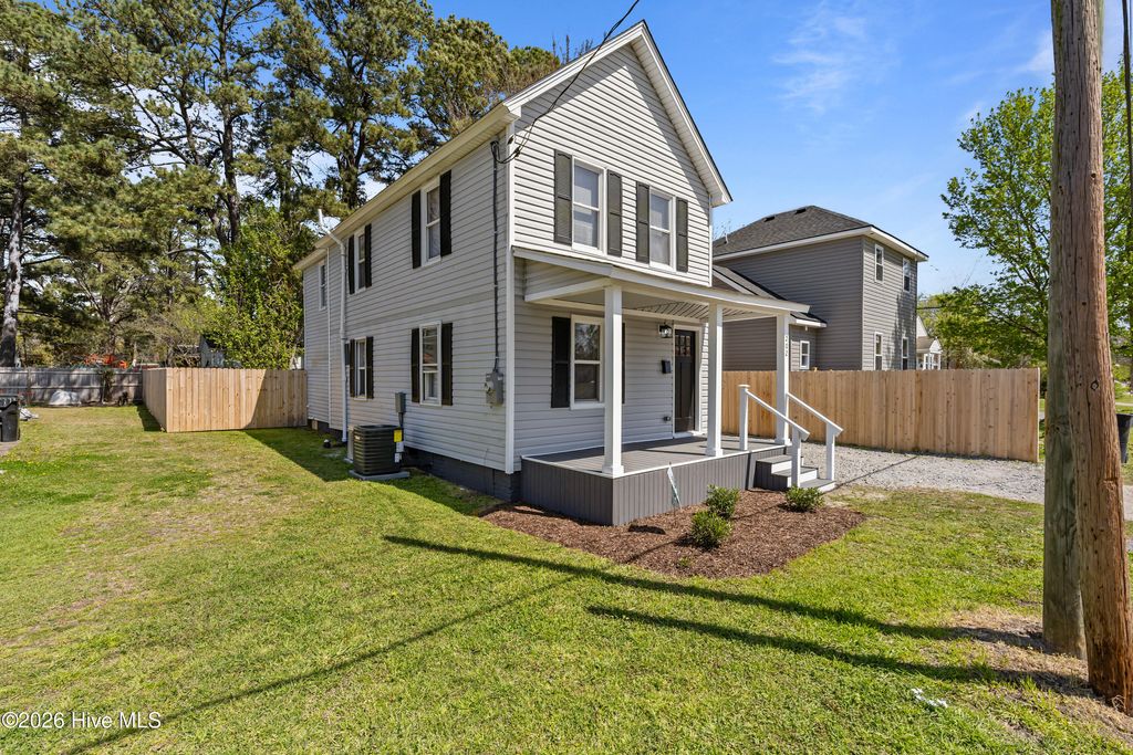 Photo of 202 Bell Street, Elizabeth City, NC 27909 (MLS # 100564236)