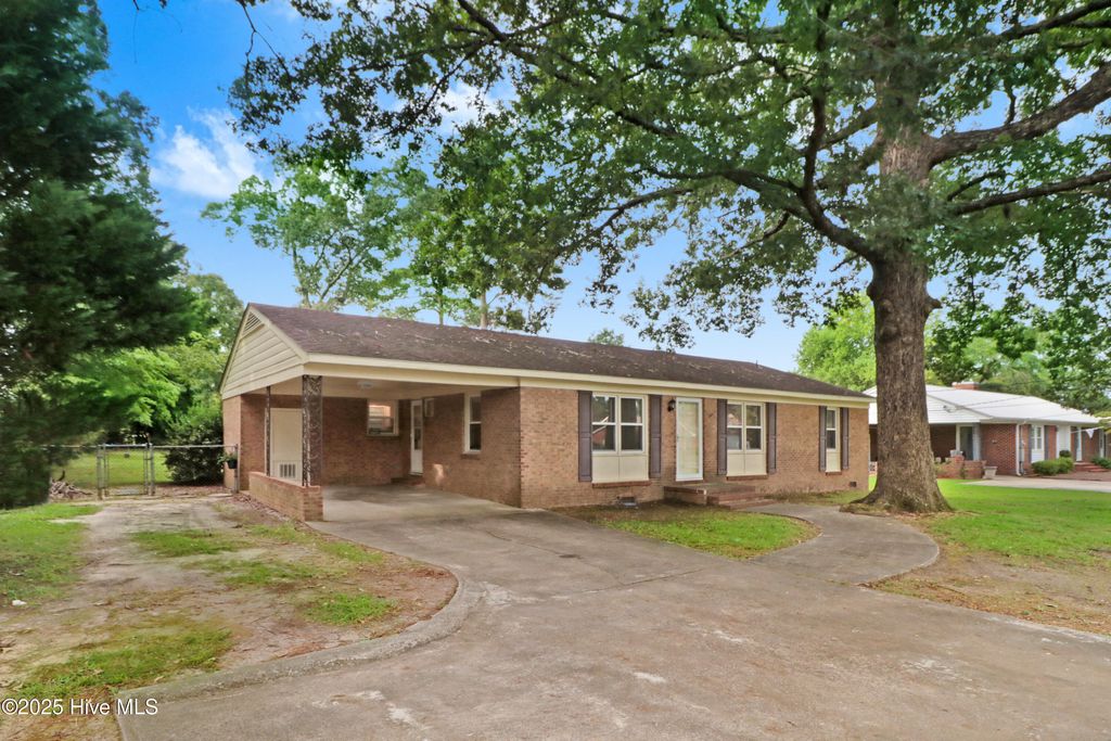 Photo of 1108 Elanor Avenue, Goldsboro, NC 27530 (MLS # 100553323)