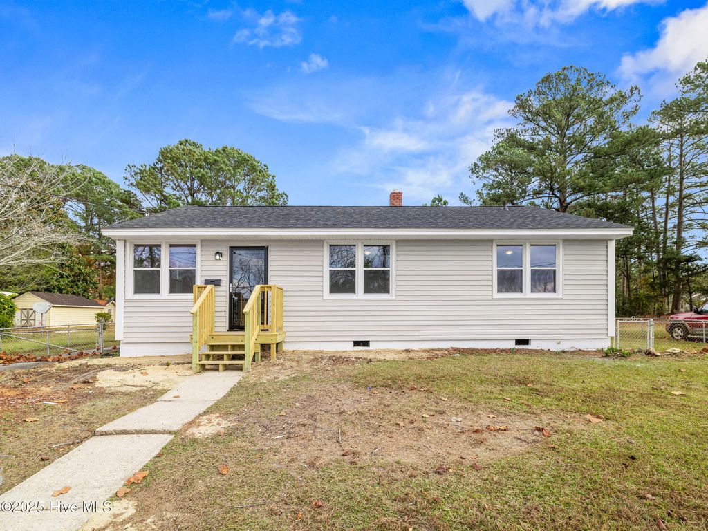 Photo of 402 New River Drive, Jacksonville, NC 28540 (MLS # 100543298)