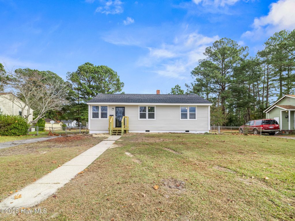 Photo of 402 New River Drive, Jacksonville, NC 28540 (MLS # 100543298)