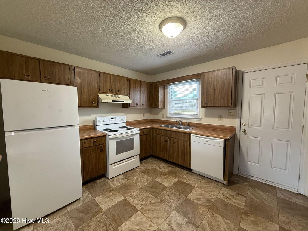 Photo of 211 Appaloosa Drive, Jacksonville, NC 28540 (MLS # 100559437)